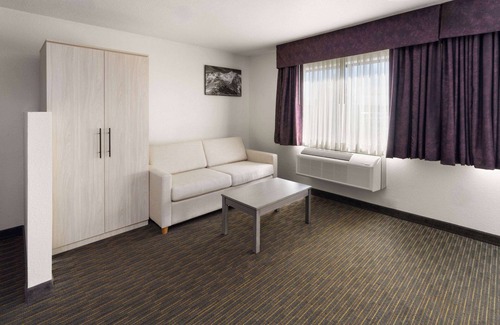 Aurora Hotel | SYLO Hotel Denver Airport, a Ramada by Wyndham