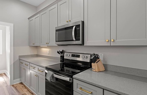 Sylva Condominio | Sylva Retreat, King Suite, Mountain View, and Hiking!