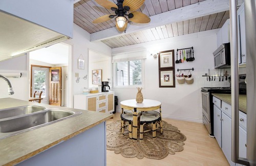 Sylvan Lake Cabina | Sylvan Cabin - 3 BR, Family Fun, Luxurious Yard!