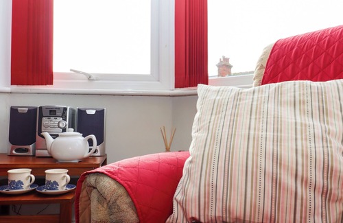 Bexhill-on-Sea Cabaña | SYLVIAN, pet friendly, country holiday cottage in Bexhill-On-Sea