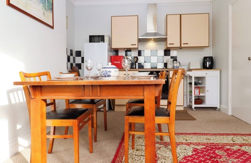 Bexhill-on-Sea Cabaña | SYLVIAN, pet friendly, country holiday cottage in Bexhill-On-Sea