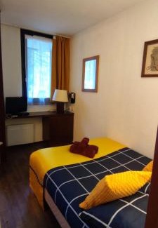 Chamonix City Centre Apartamento | Sympathique Appartement Le Chamois Blanc Chamonix, Parking