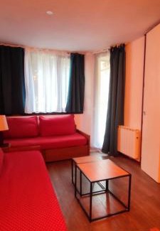 Chamonix City Centre Apartamento | Sympathique Appartement Le Chamois Blanc Chamonix, Parking
