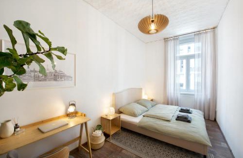Ferencvaros Apartamento | Symphony Apartment - FREE Parking & Airport Taxi