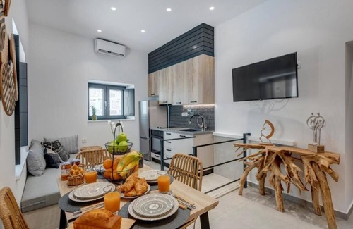 Ermoupoli Casa | Syrose Private Suites
