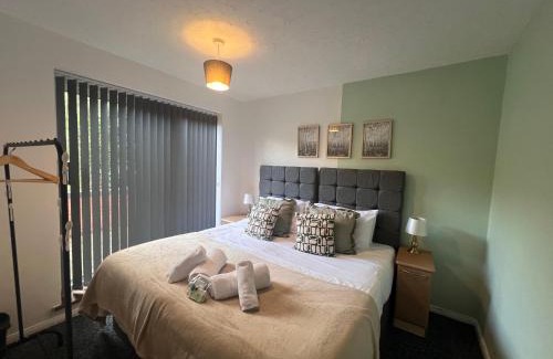 Leicester Casa | Syster Properties Leicester Short Stay with Free Parking LE3 Area