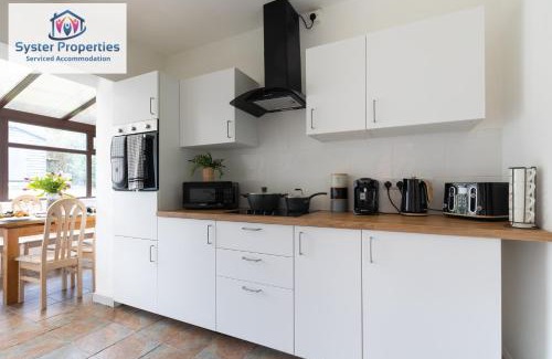 Leicester Casa | Syster Properties Leicester Short Stay with Free Parking LE3 Area