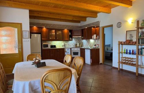 Szolosgyorok Apartamento | Szőlősgyörök Kun Apartment with 3 bedrooms on 92 in