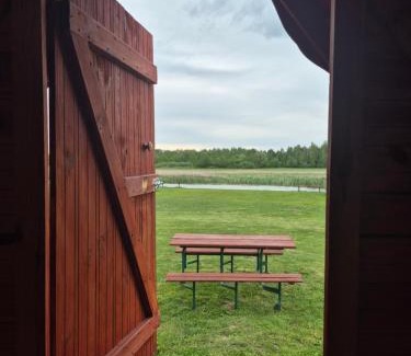Goniadz Otro | SZAŁASY drewniane nad rzeką BIEBRZA