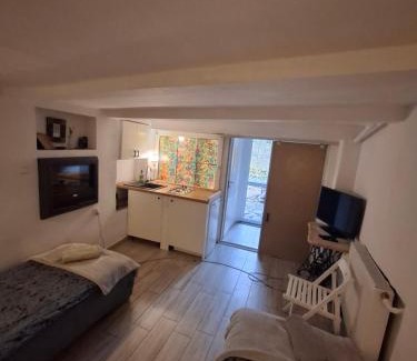 Zakroczym Hostal | Szalupa Hostel Airport