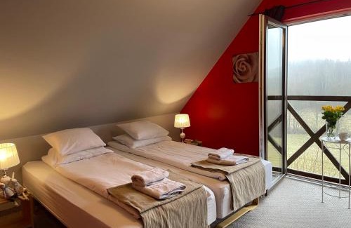 Szarejki Apartamento | Szarejkowe Wzgórza całoroczny domek z balią na tarasie