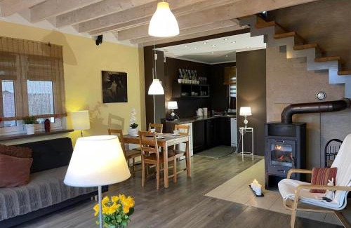 Szarejki Apartamento | Szarejkowe Wzgórza całoroczny domek z balią na tarasie