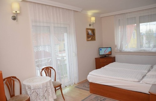 Sarvar Casa | Szieszta Panzió