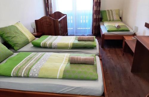 Gyor Cama Y Desayuno | Szt Kristóf Bed and Breakfast