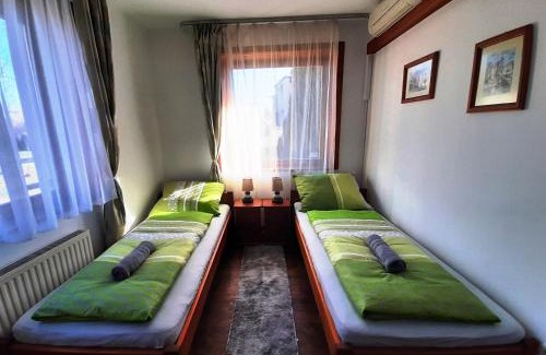 Gyor Cama Y Desayuno | Szt Kristóf Bed and Breakfast