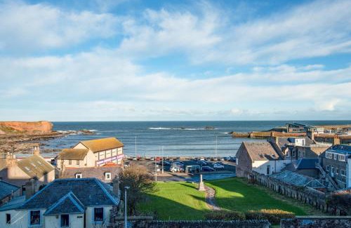 Eyemouth Casa | T&J House in Eyemouth: Cozy Coastal Retreat