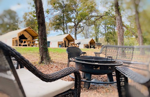 Prairie Lea Cabina | #T Son's Blue River Camp - Glamping Cabin w/ 2 Queen Beds