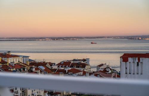 Alfama Apartamento | T1 Oasis with Amazing Terrace
