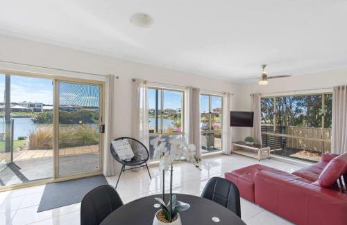 Nangkita Casa | T2 12 Wentworth Pde Hindmarsh Island - No Linen Included