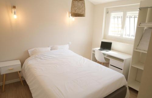 Angouleme Apartamento | T2 - 28m2 avec cour et stationnement, wifi et linge fournis