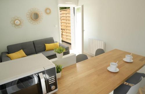 Angouleme Apartamento | T2 - 28m2 avec cour et stationnement, wifi et linge fournis