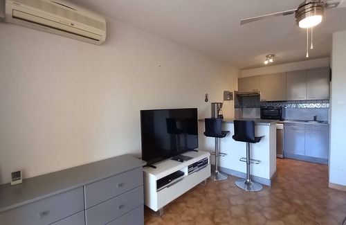 Miramar Apartamento | T2 cabin 40 m² 5 persons Air-conditioned, Wifi, Netflix, 400m beach, parking