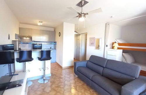 Miramar Apartamento | T2 cabin 40 m² 5 persons Air-conditioned, Wifi, Netflix, 400m beach, parking