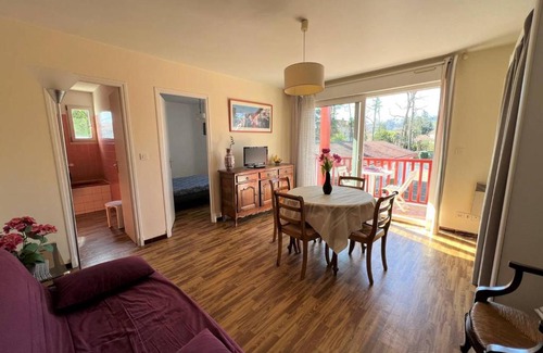 Cambo-les-Bains Apartamento | T2 calme avec terrasse, parking privatif, cuisine équipée, centre de Cambo-les-Bains - FR-1-495-112