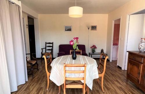 Cambo-les-Bains Apartamento | T2 calme avec terrasse, parking privatif, cuisine équipée, centre de Cambo-les-Bains - FR-1-495-112