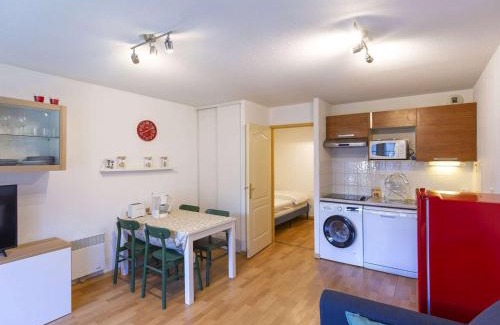 Luz-Saint-Sauveur Apartamento | T2 cosy en centre-ville avec parking, proche commodités, 3 stations de ski, non fumeur - FR-1-402-118