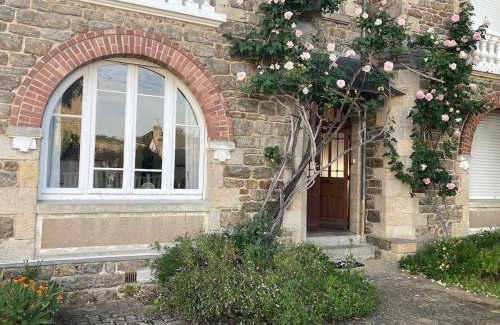Dinard Apartamento | T2 de Charme dans Villa Typique, Proche de la Mer