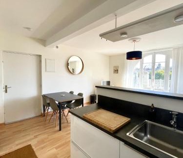 Dinard Apartamento | T2 de Charme dans Villa Typique, Proche de la Mer