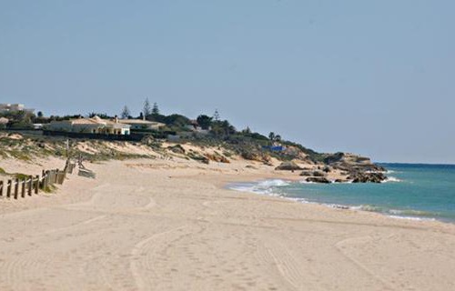 Castelo Apartamento | T2 Galé 500mts da praia Piscina e barbecue privados