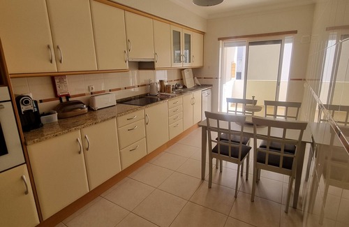 Cavacos Apartamento | T2 INFANTE MODERNO WI-FI GARAGEM 50 M PRAIA