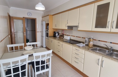 Cavacos Apartamento | T2 INFANTE MODERNO WI-FI GARAGEM 50 M PRAIA