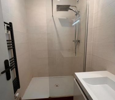 Voiron Apartamento | T2 parking privé proche centre ville et gare