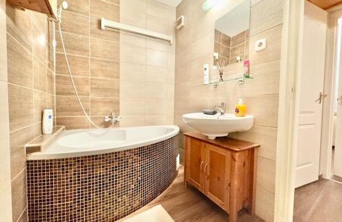 Csarnok negyed Apartamento | T27 Apartment Free Parking