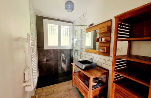 Bayonne Apartamento | T3-75m2 + TERRACE of 40m2 on the 1st floor of a house + GARDEN and private PARKING