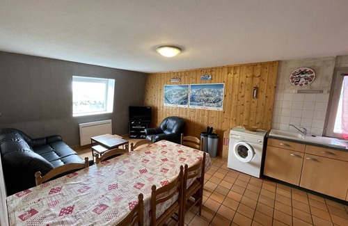 Saint-Jacques-des-Blats Apartamento | Apartamento Saint-Jacques-des-Blats, 2 dormitorios, 8 personas