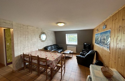 Saint-Jacques-des-Blats Apartamento | Apartamento Saint-Jacques-des-Blats, 2 dormitorios, 8 personas