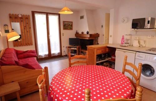 Beaufort Apartamento | T3 cosy avec cheminée, pour 4-5 pers., skis aux pieds, terrasse sud/ouest, calme à Arêches-Beaufort - FR-1-342-183
