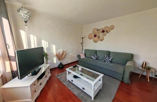 Elancourt Apartamento | T3 COSY petit balcon 5mins France miniature