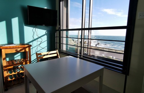 Batz-sur-Mer Apartamento | T3 - Ocean view, waterfront, garden and sea-view terrace, free parking.