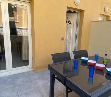 Saint-Hippolyte Apartamento | T3 rdc, terrasse ombragée, parking avec portail