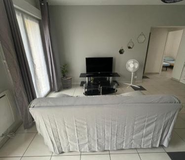 Saint-Hippolyte Apartamento | T3 rdc, terrasse ombragée, parking avec portail