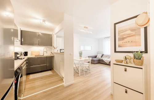 Saint-Ouen-l'Aumone Apartamento | T3 Terrasse parking- Paris 35 min - face gare St ouen l'aumône
