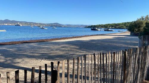 La Croix-Valmer Apartamento | T3 Vignes & Terrasse 25 m2 au calme - Vue verdoyante - À 7 min de la plage - Parking Gratuit - La Croix-Valmer