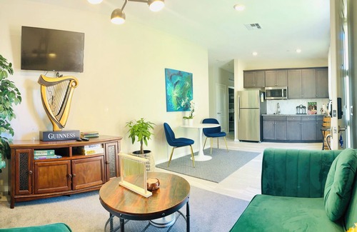Temecula Casa | Ta Ta Darling: Lake & Winery Escape Stylish Stay Near Temecula’s Best!!