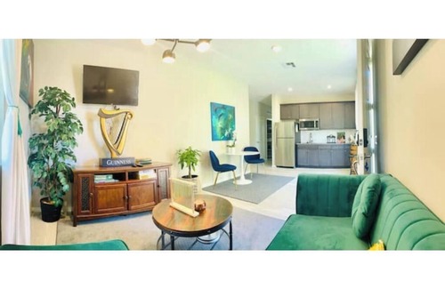Temecula Casa | Ta Ta Darling: Lake & Winery Escape Stylish Stay Near Temecula’s Best!!