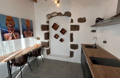 Tabayesco Apartamento | 'Tabayesco' Holidays with Mountain Views, Shared Pool and Wi-Fi